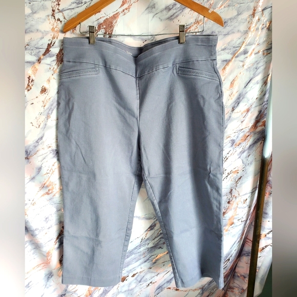 Women's Croft & Barrow stretch Capri size 18 reg. Grey - Picture 1 of 5